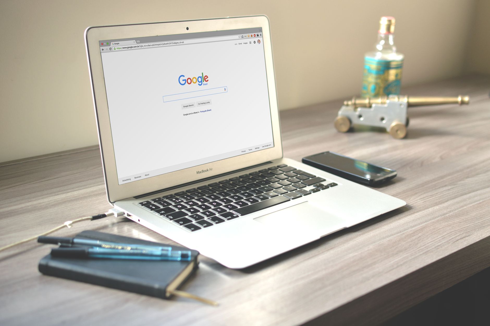 Content marketer reviewing SEO content score on laptop